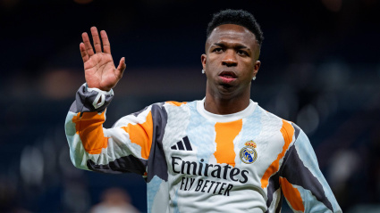 Vinicius durante el calentamiento del Real Madrid - Atlético de Madrid.