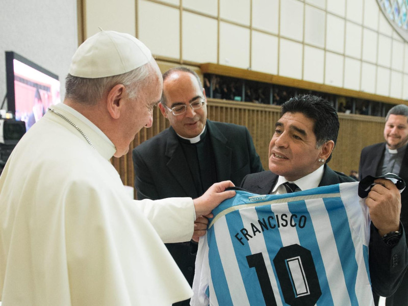 La visita de Maradona al Papa Francisco