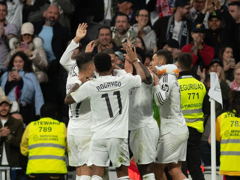 Los jugadores del Real Madrid celebran el 2-0 de Vinicius contra el Girona.