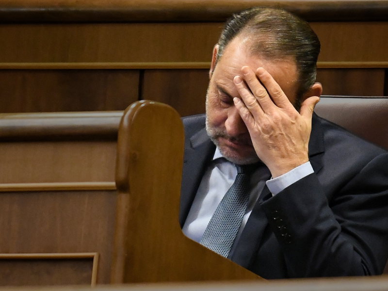¿Le parece digno que José Luis Ábalos siga siendo diputado?