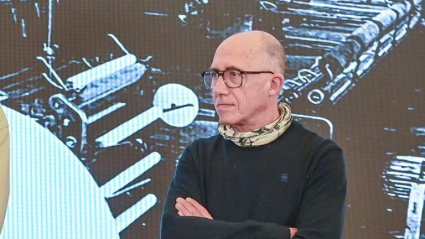 Pradoluengo mantiene viva su tradición textil con Roberto Rivera