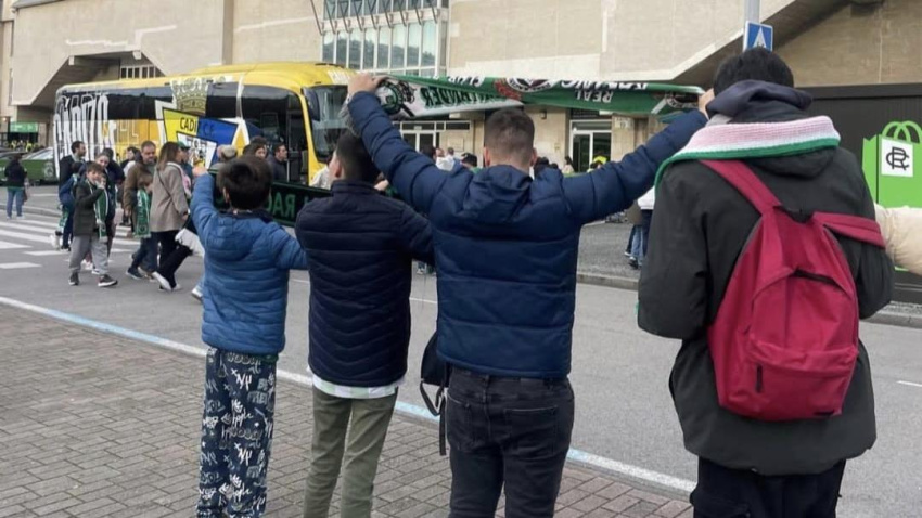 Animando a su equipo