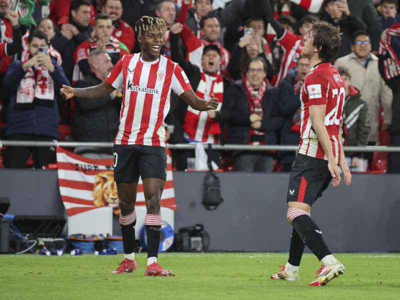 Nico Williams celebra el primer gol del Athletic contra la Roma en la Europa League
