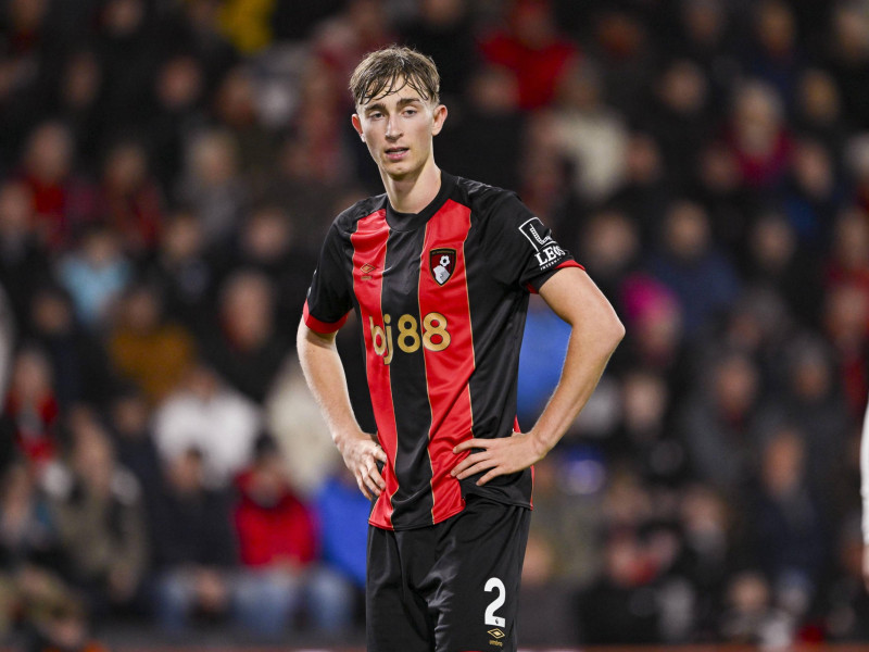 El joven central del Bournemouth debuta en una convocatoria con la absoluta.