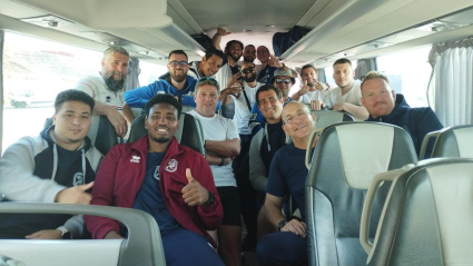 Los reclusos del equipo de rugby durante su viaje en autobús a Madrid