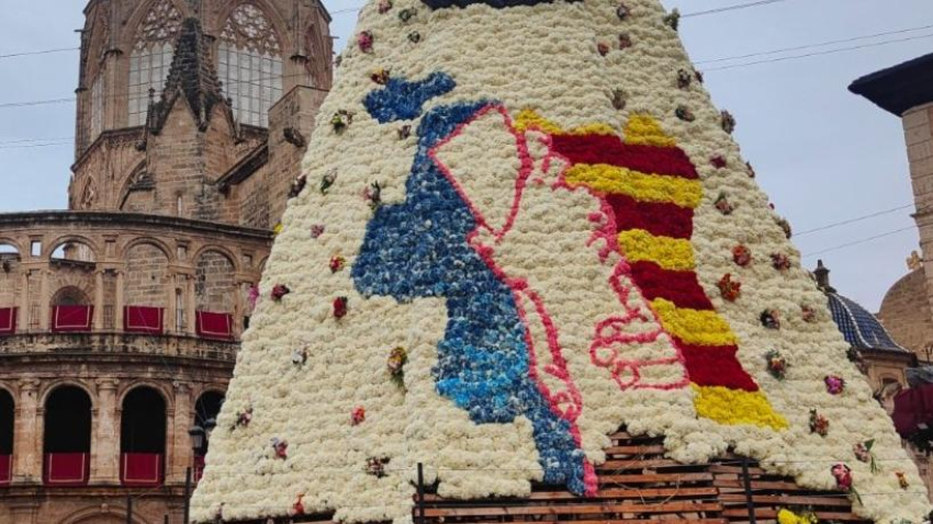 Manto de la Virgen de los Desamparados