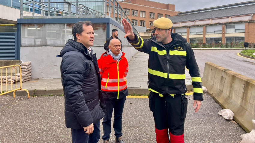 La UME en el Hospital de Parapléjicos junto al alcalde de Toledo