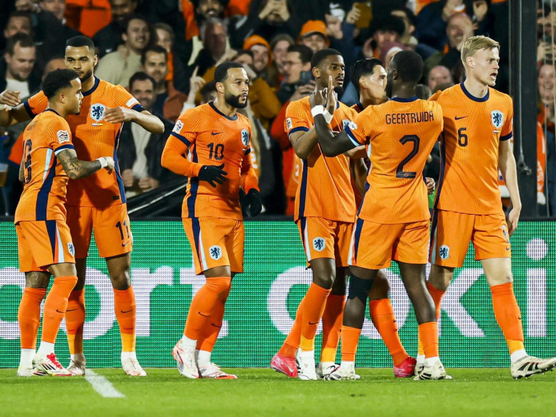 Los jugadores de Países Bajos celebran el 2-1 contra España