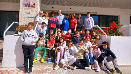 Por tercer año los alumnos del "Reina Fabiola" de Motril leen poesía a los niños hospitalizados