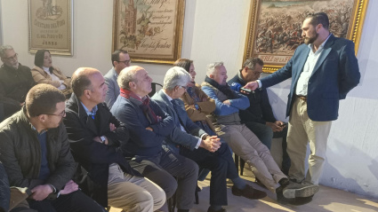 Ronda de intervenciones en el segundo 'Carrera Oficial' en Cayetano del Pino'