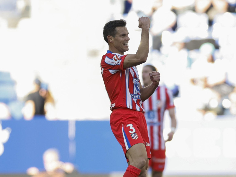 Azpilicueta, celebra su gol con el Atlético de madrid