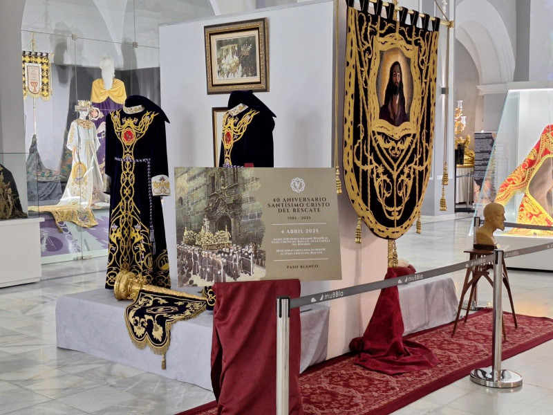 Exposición del Cristo del Rescate del Paso Blanco en el MUBBLA
