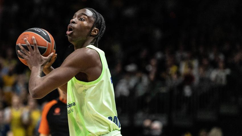 Sarr, en un partido con el Barcelona