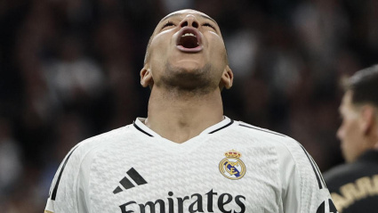 Mbappé se lamenta tras fallar una ocasión contra el Valencia