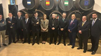 El obispo, la alcaldesa, el pregonero, el equipo de 'Carrera Oficial' y otros invitados en Cayetano del Pino