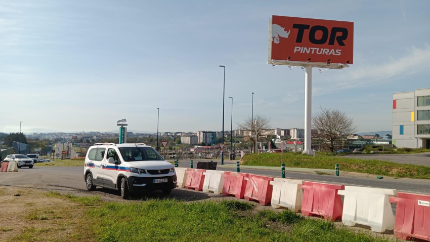 La glorieta da Garaballa de Arriba está justo al lado del acceso al Centro Comercial As Termas