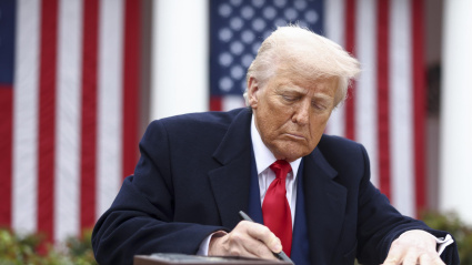 ¿A qué político español le viene mejor la crisis abierta por Donald Trump?