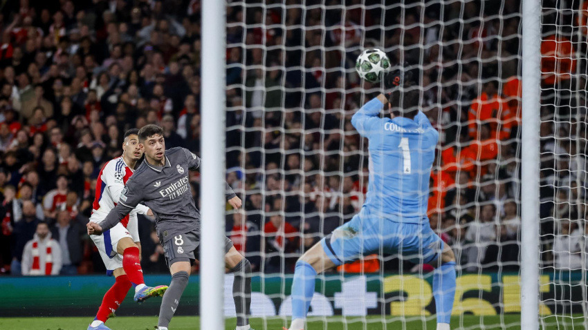 Courtois evita el gol en el Arsenal - Real Madrid