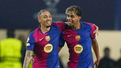 Raphinha y Lamine Yamal celebran uno de los goles del Barcelona al Dortmund