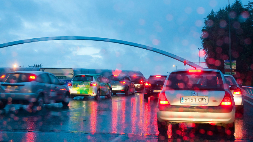 Autopista M-30 bajo la lluvia. Madrid