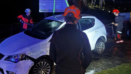 Coche en la Playa de Peligros