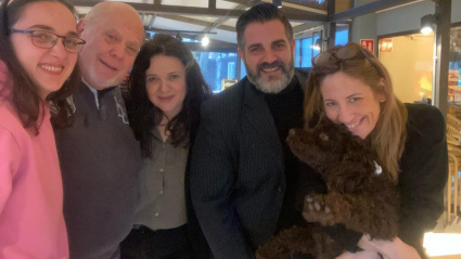 Con perro en el Kiosko de la Alameda, Brihuega