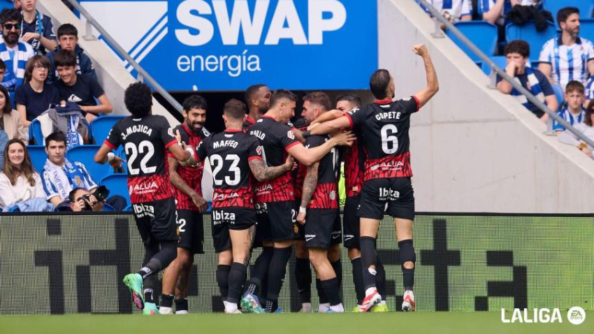 Los jugadores del Mallorca celebran uno de los goles ante la Real Sociedad.
