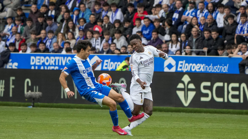 Imagen de la entrada de Manu Sánchez sobre Vinicius en el Alavés-Real Madrid