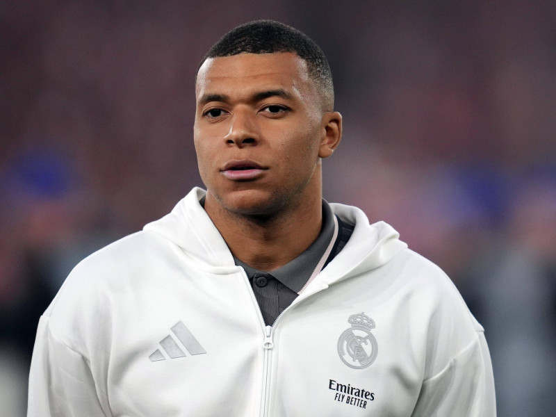 Kylian Mbappé antes del inicio de un partido del Real Madrid