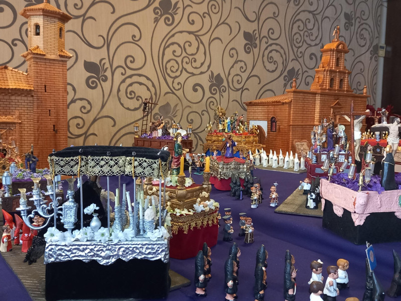 Más de 400 figuras y 23 pasos procesionales recrean la Semana Santa de Jaén en miniatura