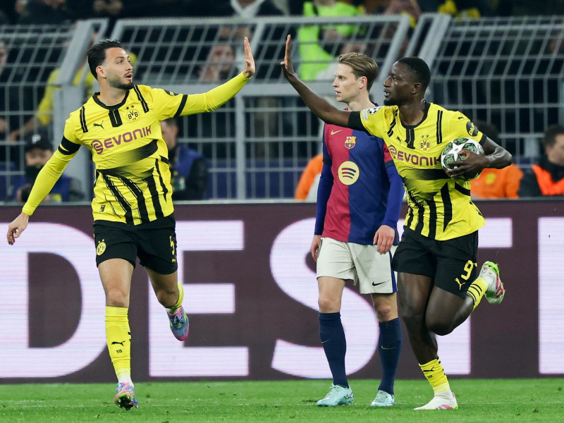 Guirassy celebra su gol de penalti, en el Dortmund - Barcelona