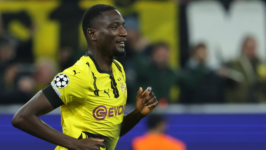 Guirassy celebra su hat-trick, en el Dortmund - Barcelona