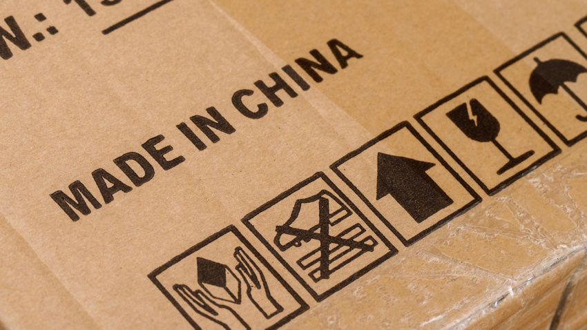 Caja con el cartel 'Made in China'