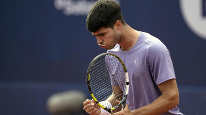 Carlos Alcaraz celebra una victoria en el Conde de Godó
