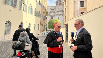 Carlos Herrera y Juan José Omella en las inmediaciones del Vaticano