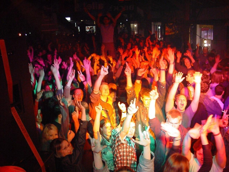 Jóvenes de fiesta
