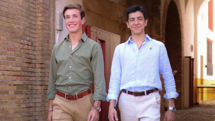 Javier Zulueta y Marco Pérez entrando en el ruedo de la Real Maestranza de Sevilla