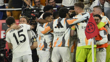 Los jugadores del Real Madrid celebran el gol de Tchouameni en la final de la Copa del Rey