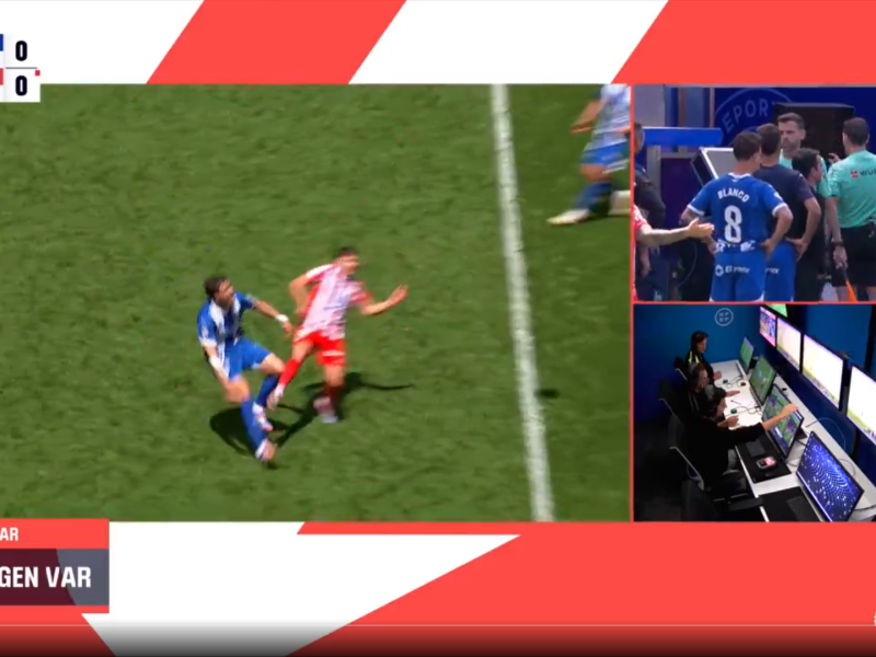 Imagen del VAR donde se revisa la roja a Julián Álvarez