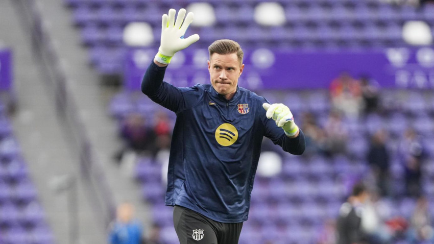 Ter Stegen saluda a la afición del Barcelona presente en el José Zorrilla