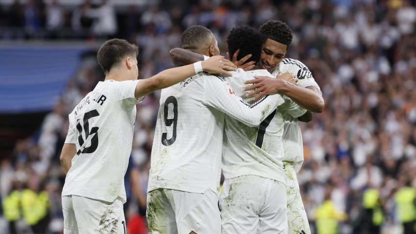 Mbappé celebra el gol con sus compañeros, en el Real Madrid - Celta