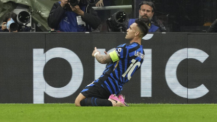 Lautaro celebra su gol, en el Inter - Barcelona