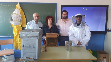 "Las abejas van a la escuela"