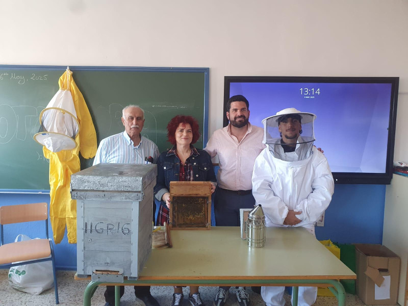 "Las abejas van a la escuela"