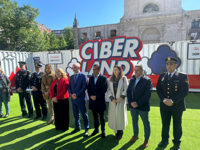 Ciberland de la Fundación MAPFRE y la Policía Nacional visitan Burgos para enseñar a la sociedad cómo protegerse contra los riesgos digitales