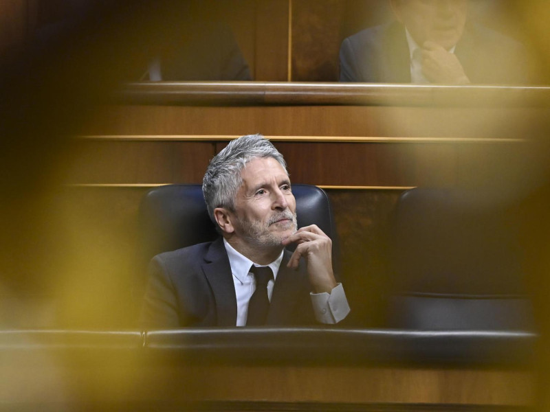 El ministro del Interior, Fernando Grande-Marlaska, asiste al pleno celebrado este miércoles en el Congreso, en el que el presidente del Gobierno, Pedro Sánchez, ha informado del plan de defensa y del apagón masivo del 28 de abril