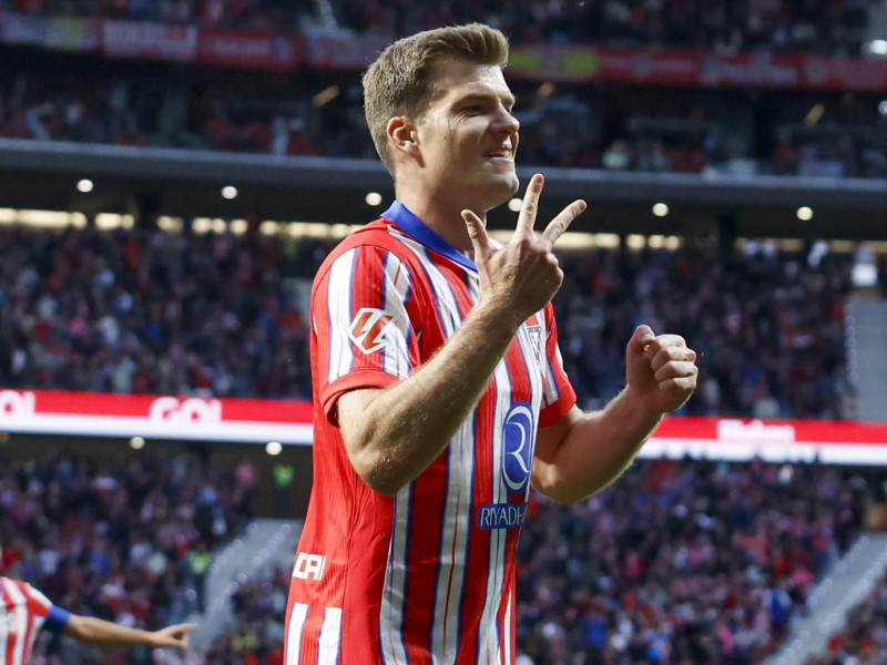 Alexander Sorloth celebra sus tres goles contra la Real Sociedad