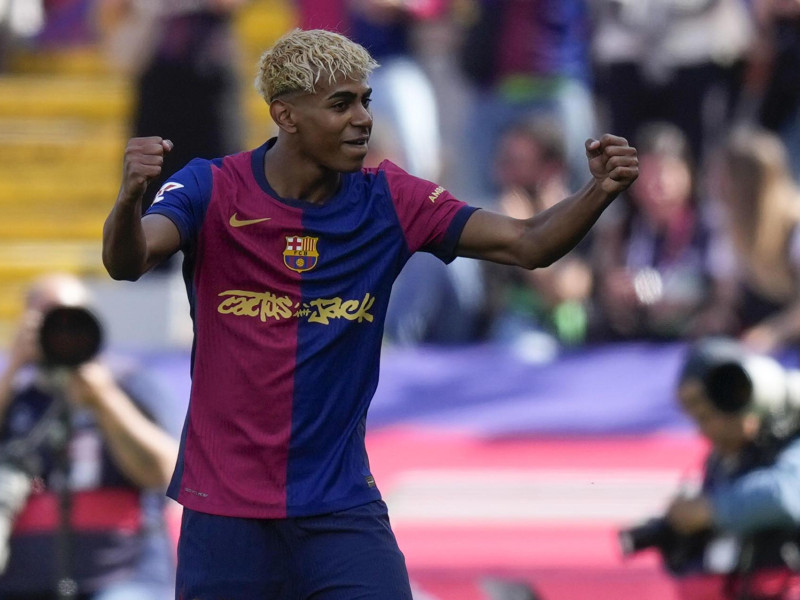 Lamine Yamal celebra el 2-2 del Barcelona contra el Real Madrid