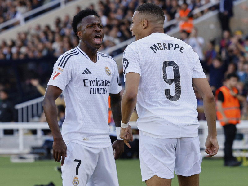 Vinicius y Mbappé, durante el Barcelona-Real Madrid
