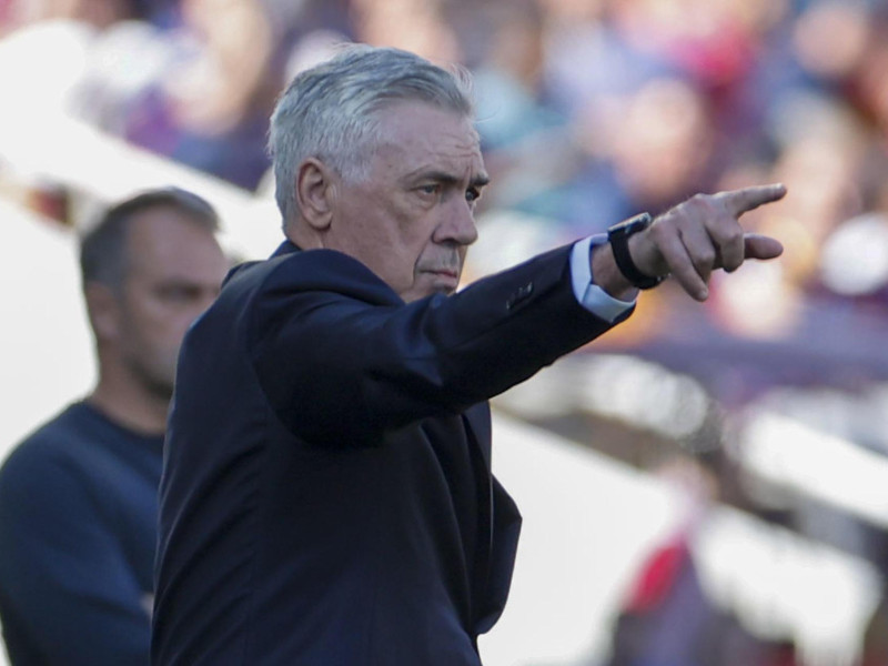 Carlo Ancelotti, entrenador del Real Madrid, en su partido ante el Barcelona